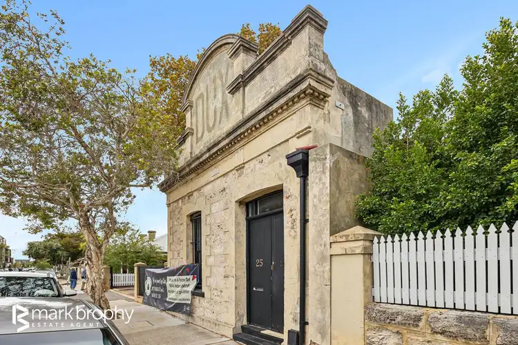 25 Quarry Street