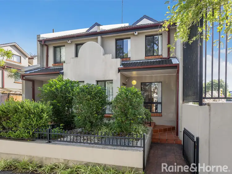 82 Macarthur Street