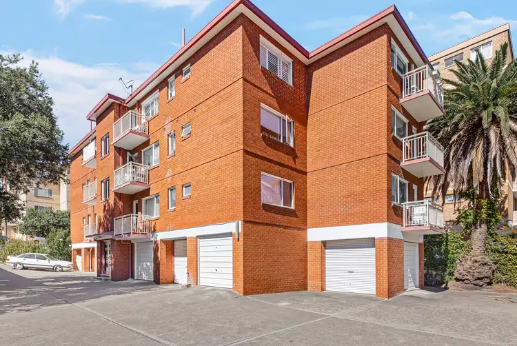 10/14A Meadow Crescent
