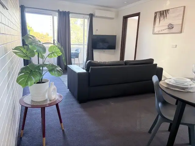 1 Minora Place