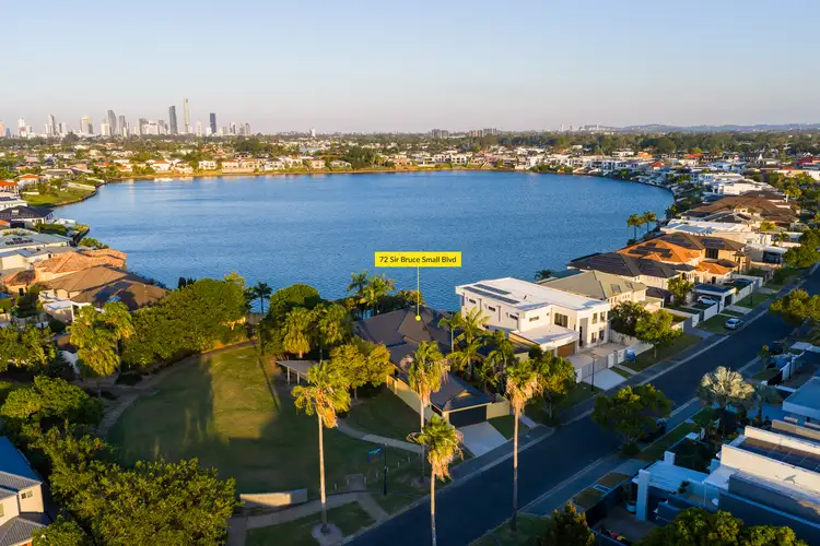 72 Sir Bruce Small Boulevard