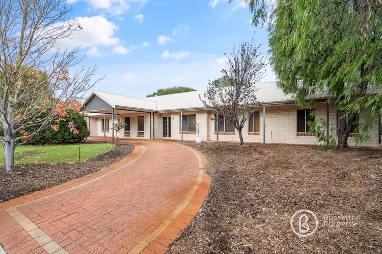 6 Angus Close