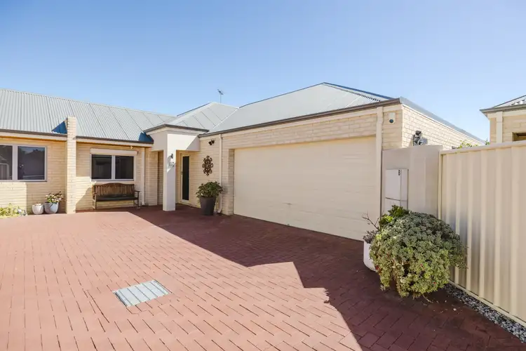 17B Pissaro Crescent