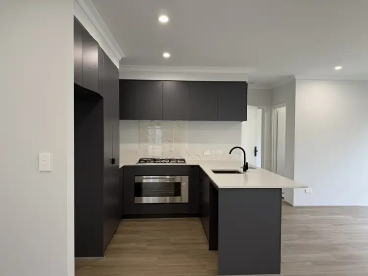 15 Horsham Way
