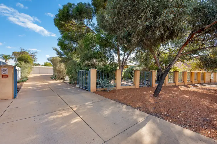 3 Emery Close