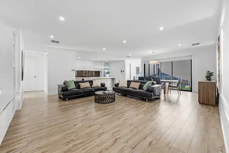 23 Sash Street