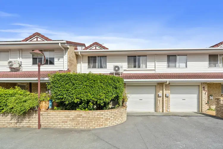 15 Daisy Hill Road