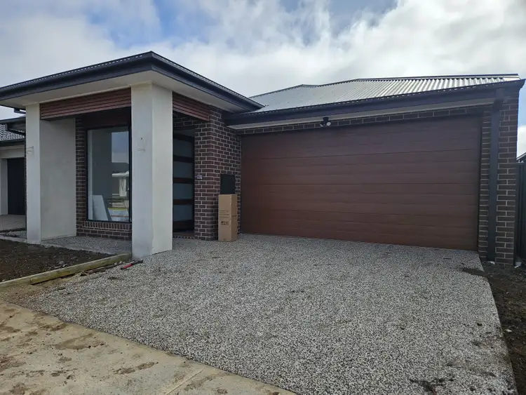 8 Langford St