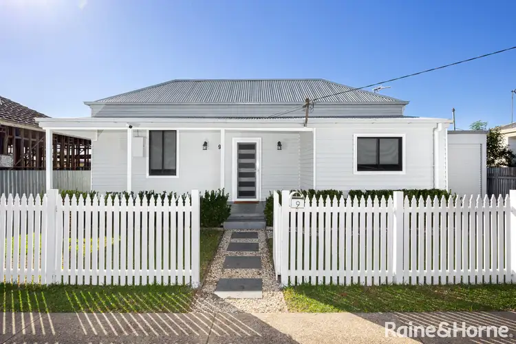 9 Evans Street