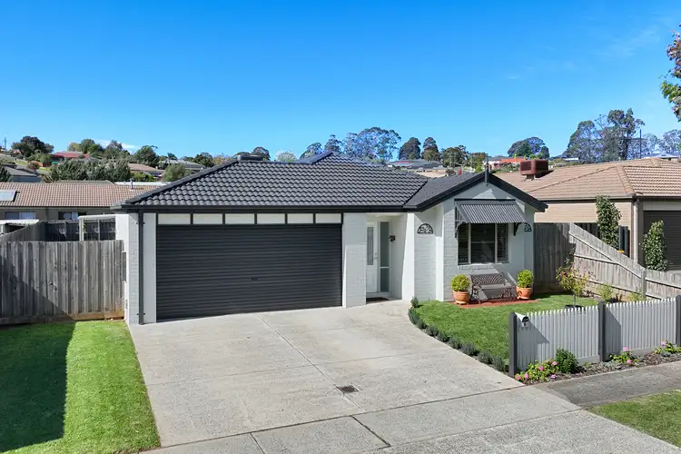 6 Clifford Drive