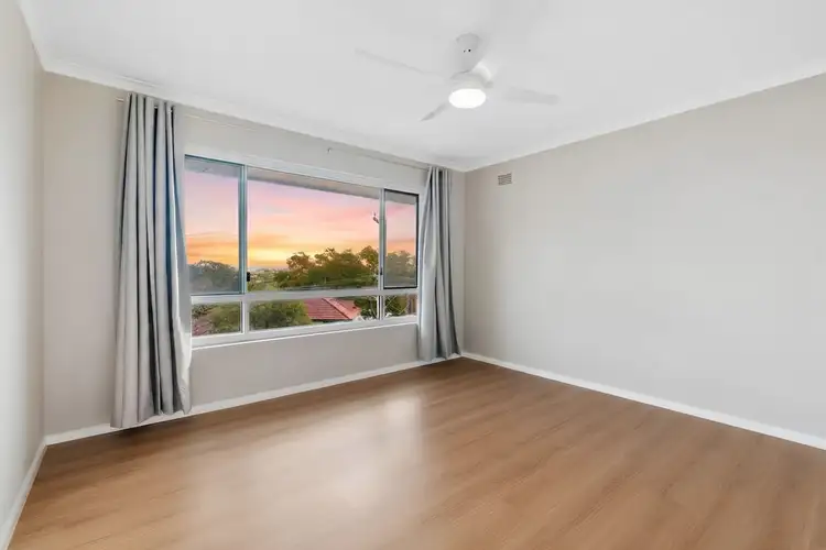 18 Meriton Street