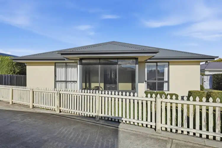 6 Henry Place
