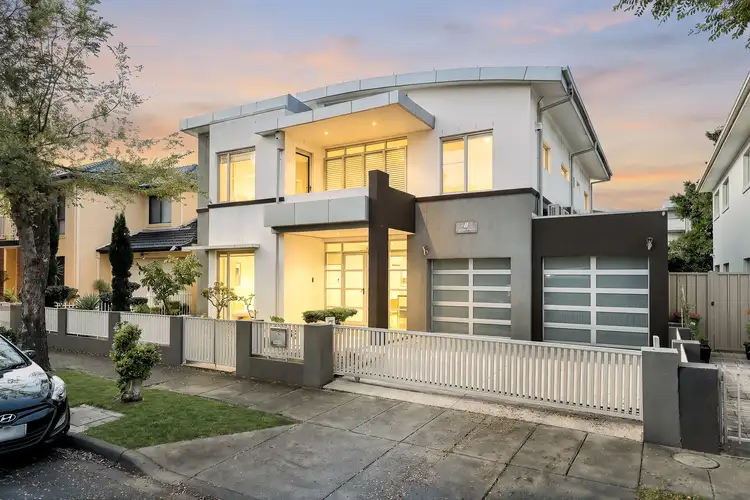 8 Sunset Place