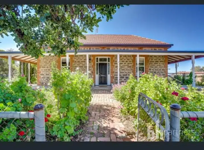 13 Adelaide Road