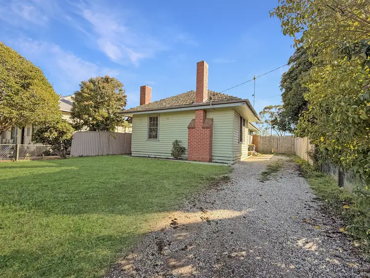 7 Dowling Avenue