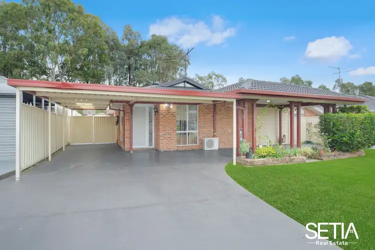 32 Woodley Crescent