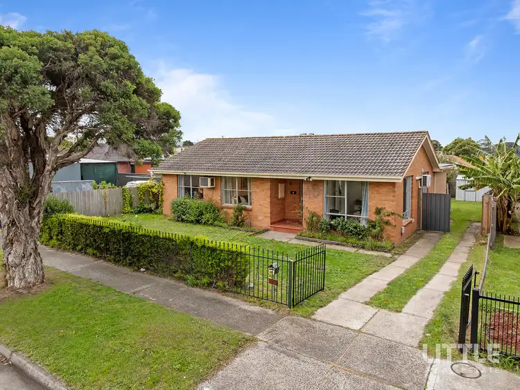 48 Booth Crescent