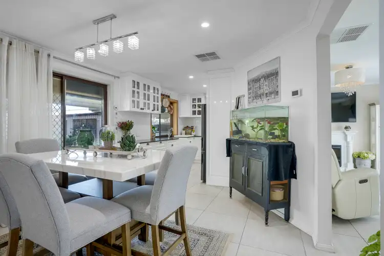 10 Bermudez Crescent
