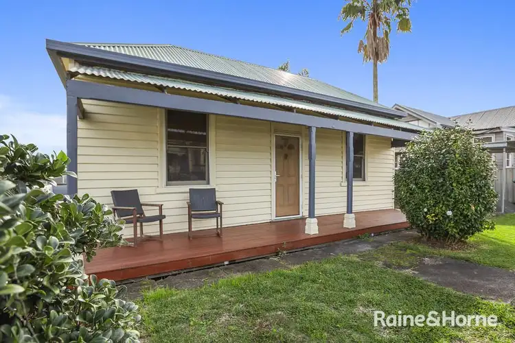 7 Robert Street