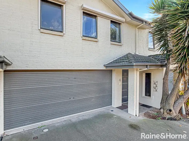18 Mowatt Street