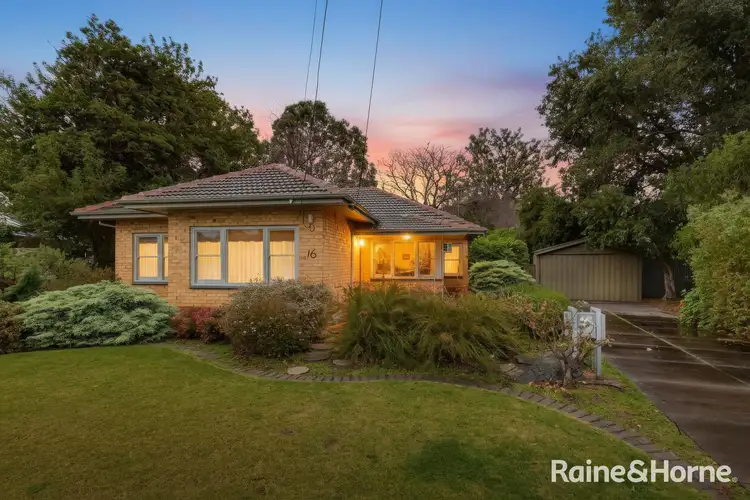 16 Pape Crescent