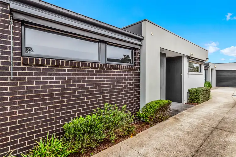86 Lochiel Avenue