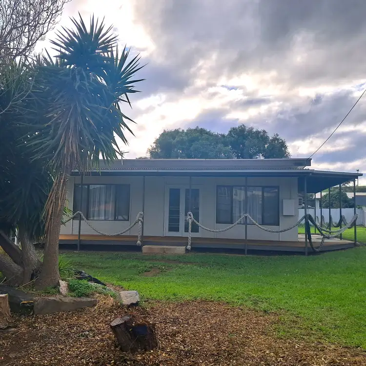 64 Carrickalinga Road