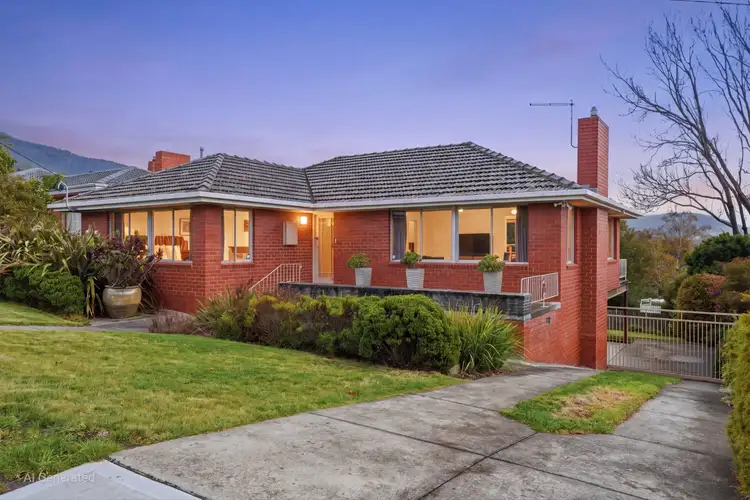8 Riverview Parade