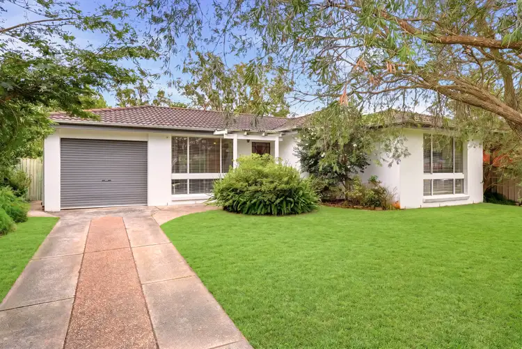 18 Hawkesbury Close