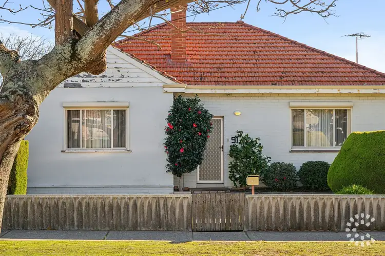 91 Rennie Crescent South