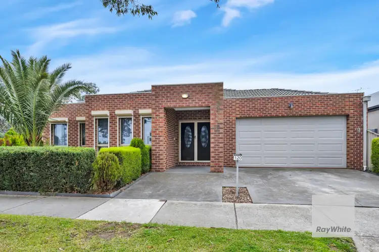 120 Tenterfield Drive