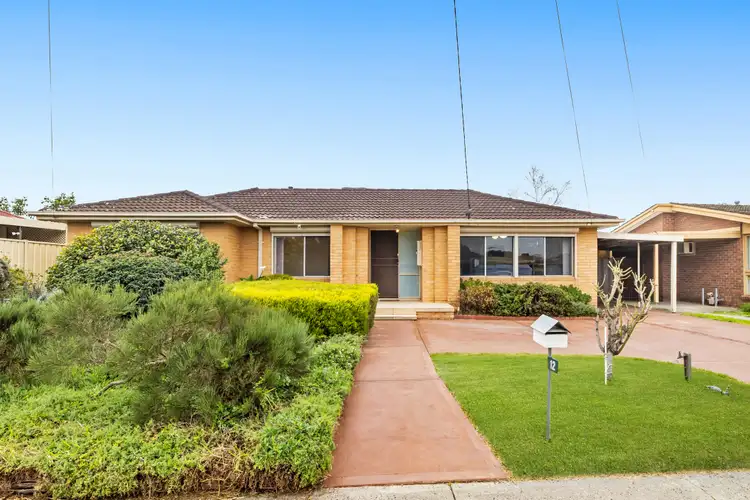 12 Savannah Crescent