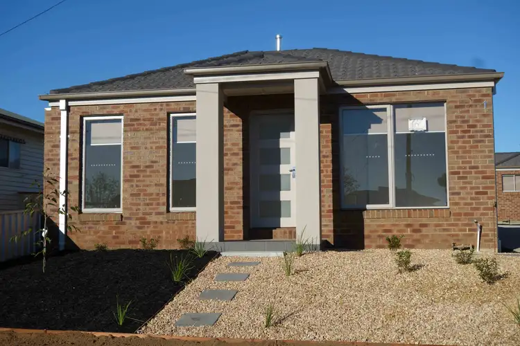 16 Outtrim Street