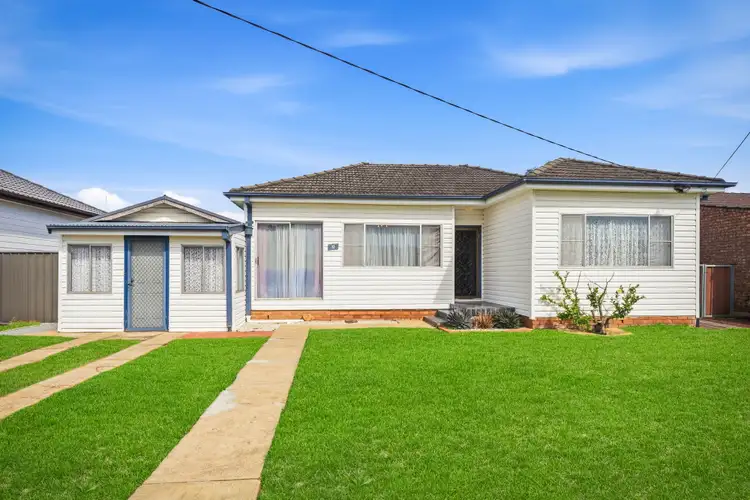 10 Gregory Avenue
