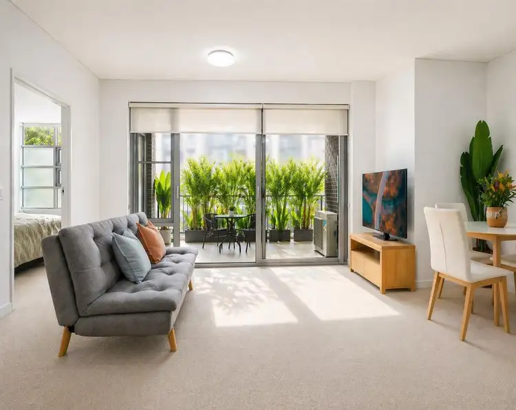 15-21 Mindarie Street