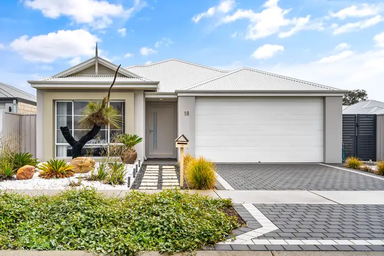 18 Pavilion Crescent
