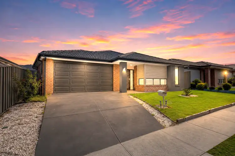 15 Barter Crescent
