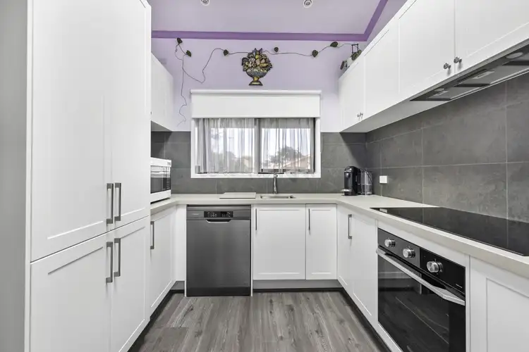 11 Jacksons Road
