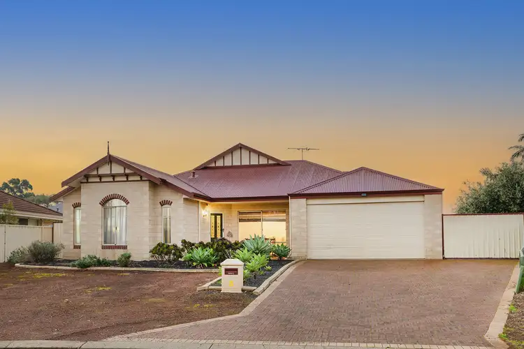 3 Sandalford Court