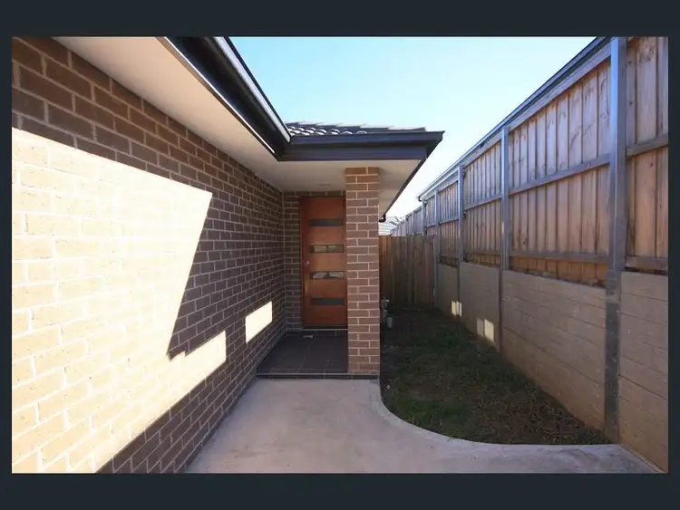 25a Feathertop Avenue