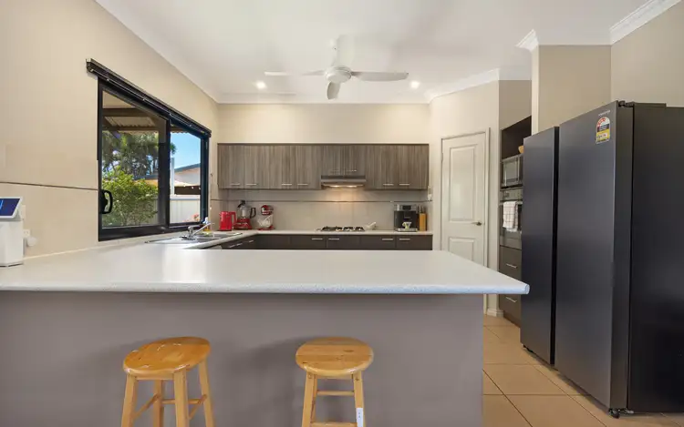12 Walker Close