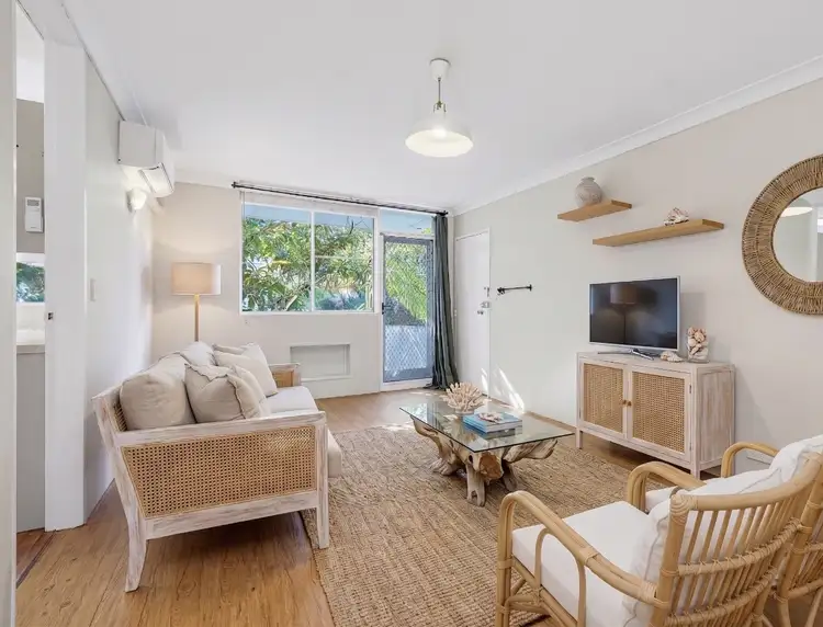 9 Fairway Close