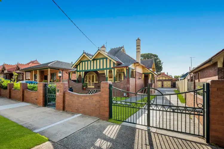 16 Gillies Avenue