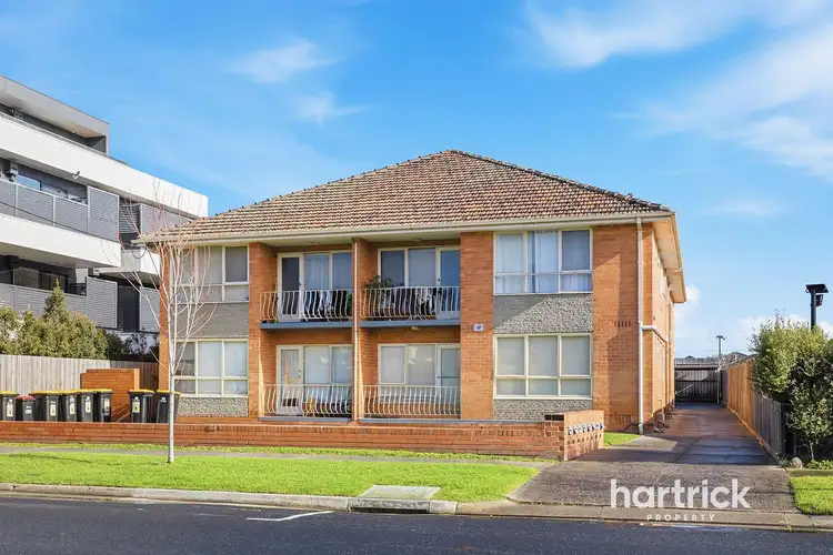 10 Albert Avenue