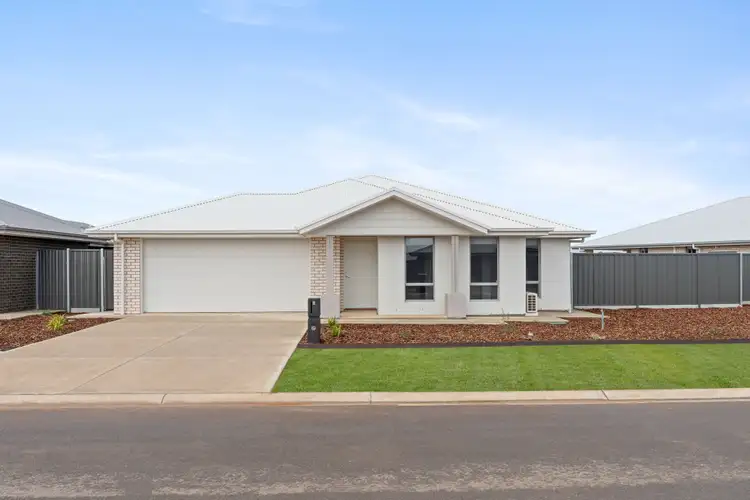 6 Roma Court