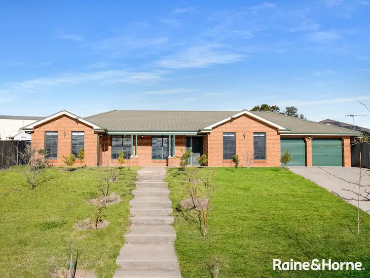 25 Sapphire Crescent
