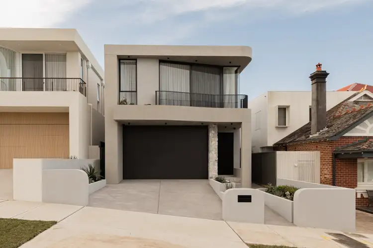 7 Bayview Street