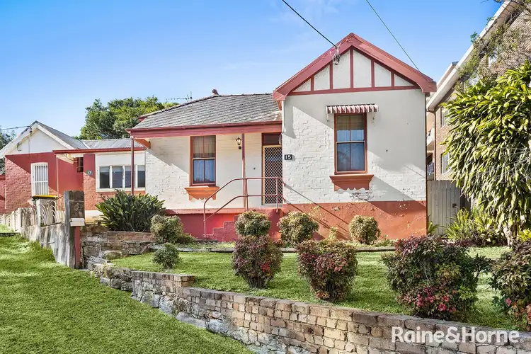 15 Robertson Street