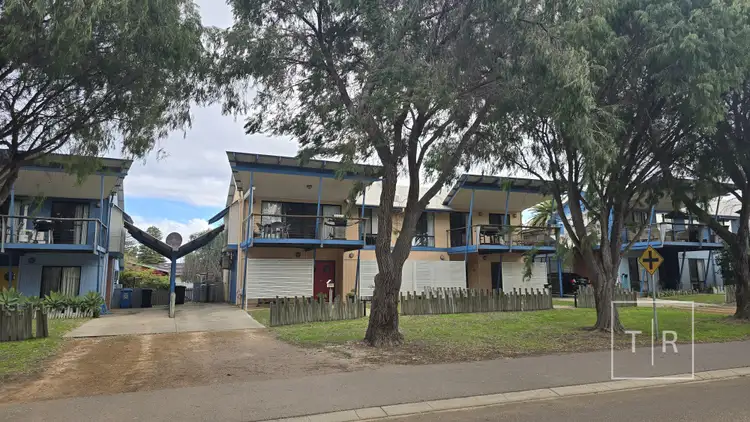 28 Dempster Street