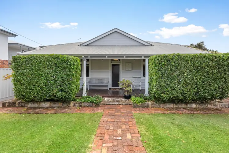 4 Scaddan Street